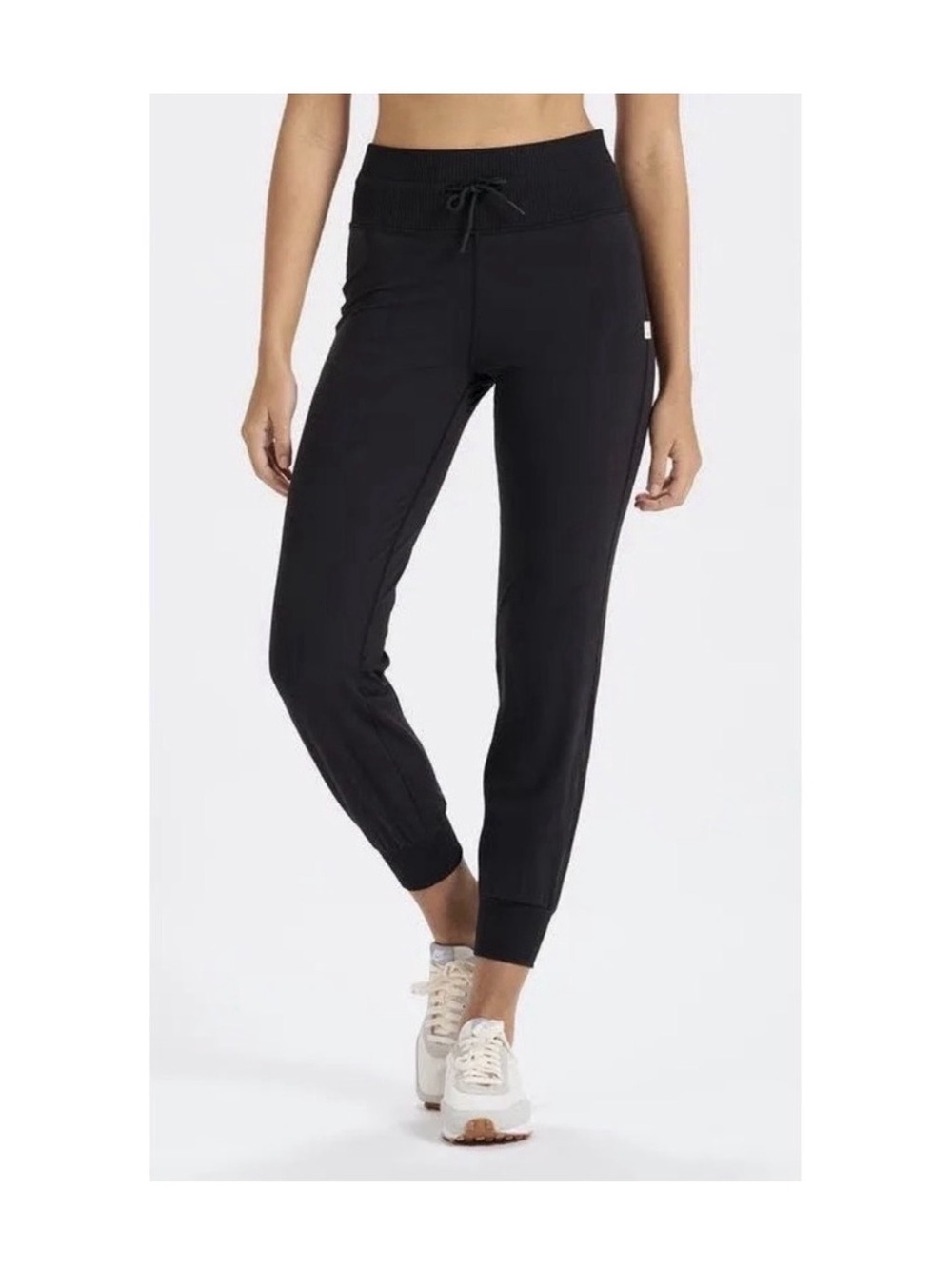 Vuori Daily Jogger in  Black size Small Like New
